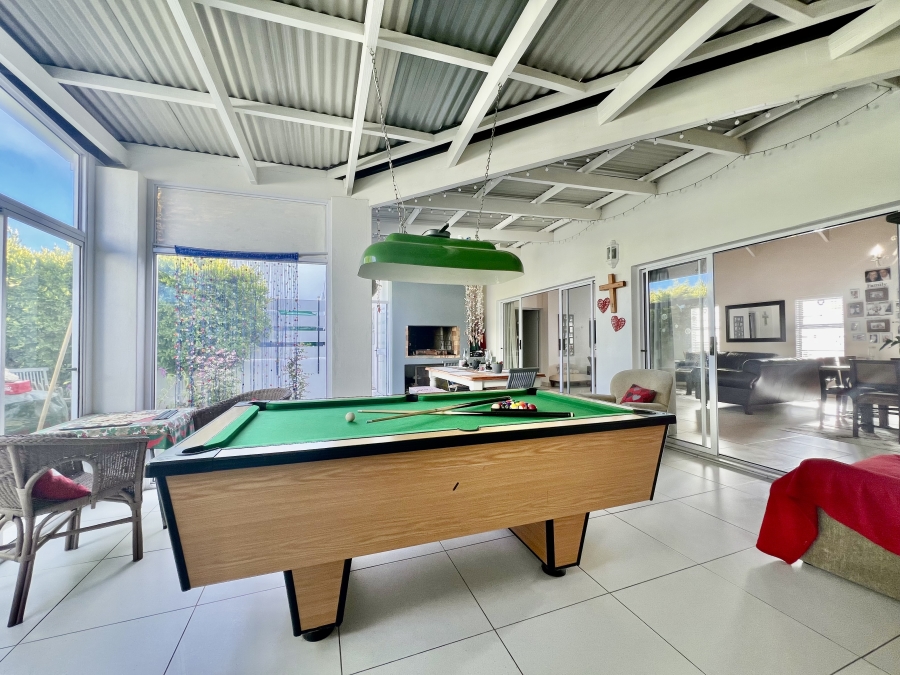4 Bedroom Property for Sale in The Cove Western Cape
